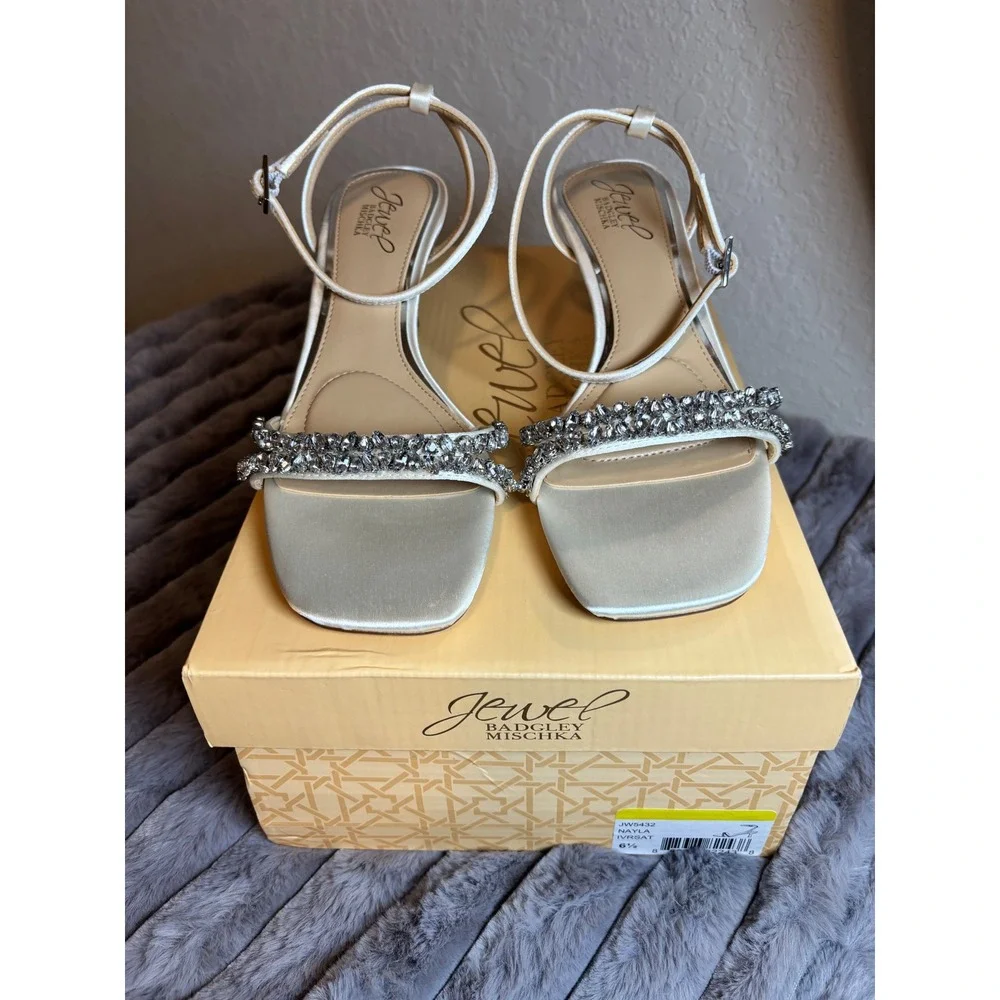 Jewel Badgley Mischka Nayla Sandals Women 6.5 Ivory Satin Rhinestone Kitten Heel